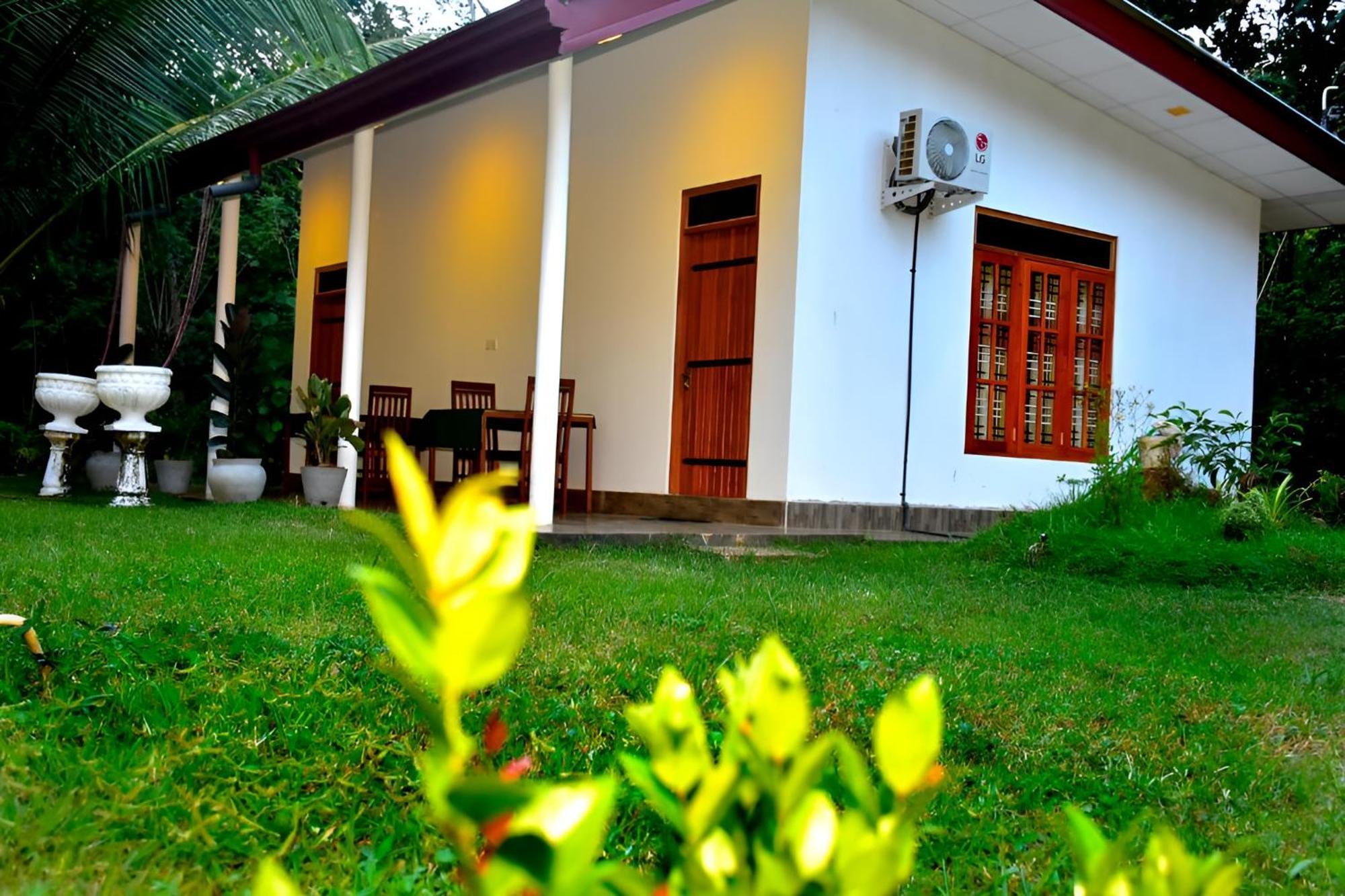 Little Ele Safari Lodge Udawalawe Buitenkant foto